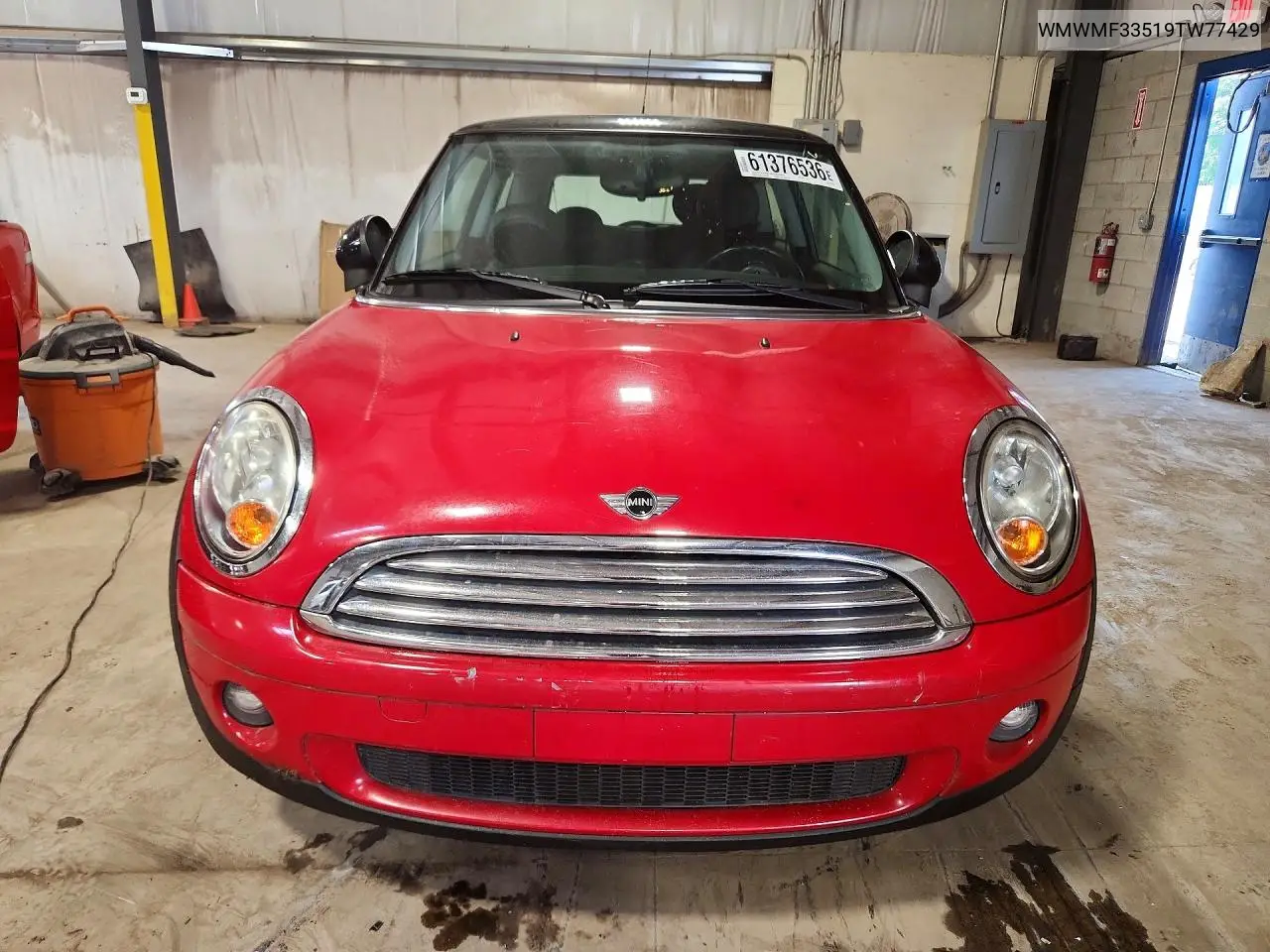 2009 Mini Cooper VIN: WMWMF33519TW77429 Lot: 61376536