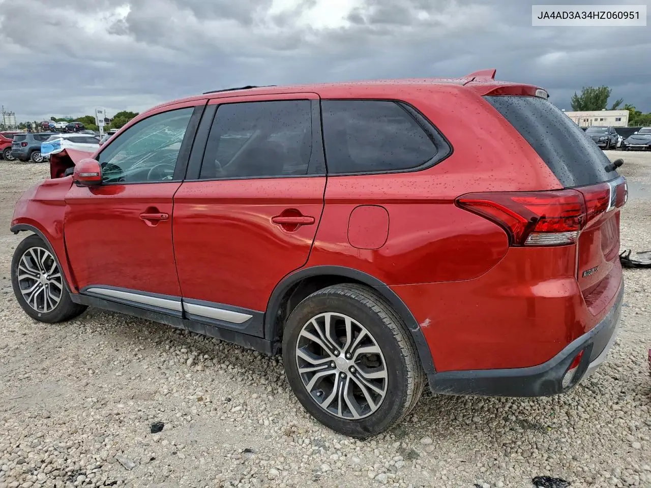 JA4AD3A34HZ060951 2017 Mitsubishi Outlander Se