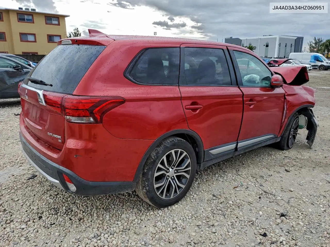 JA4AD3A34HZ060951 2017 Mitsubishi Outlander Se