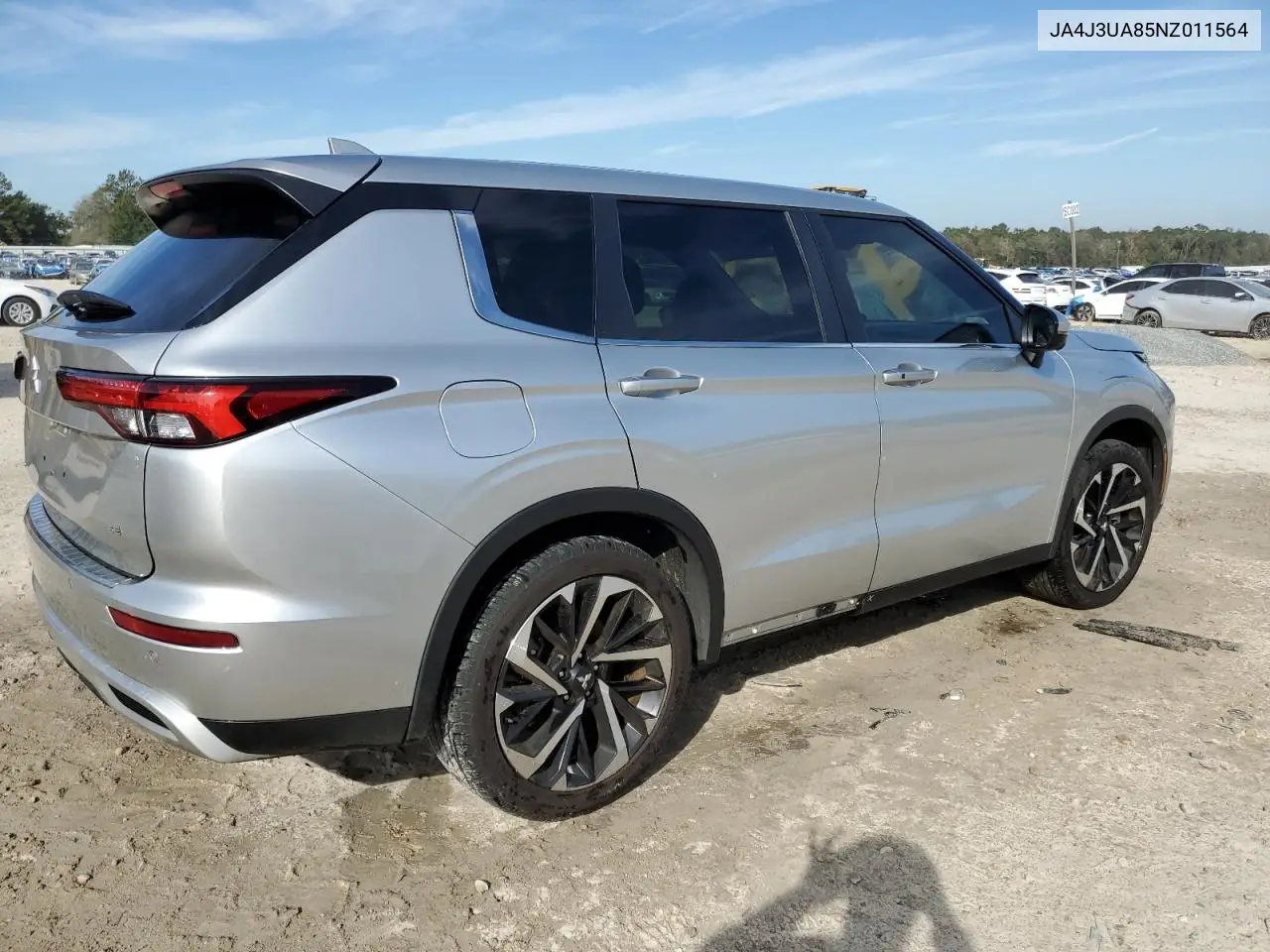 JA4J3UA85NZ011564 2022 Mitsubishi Outlander Se