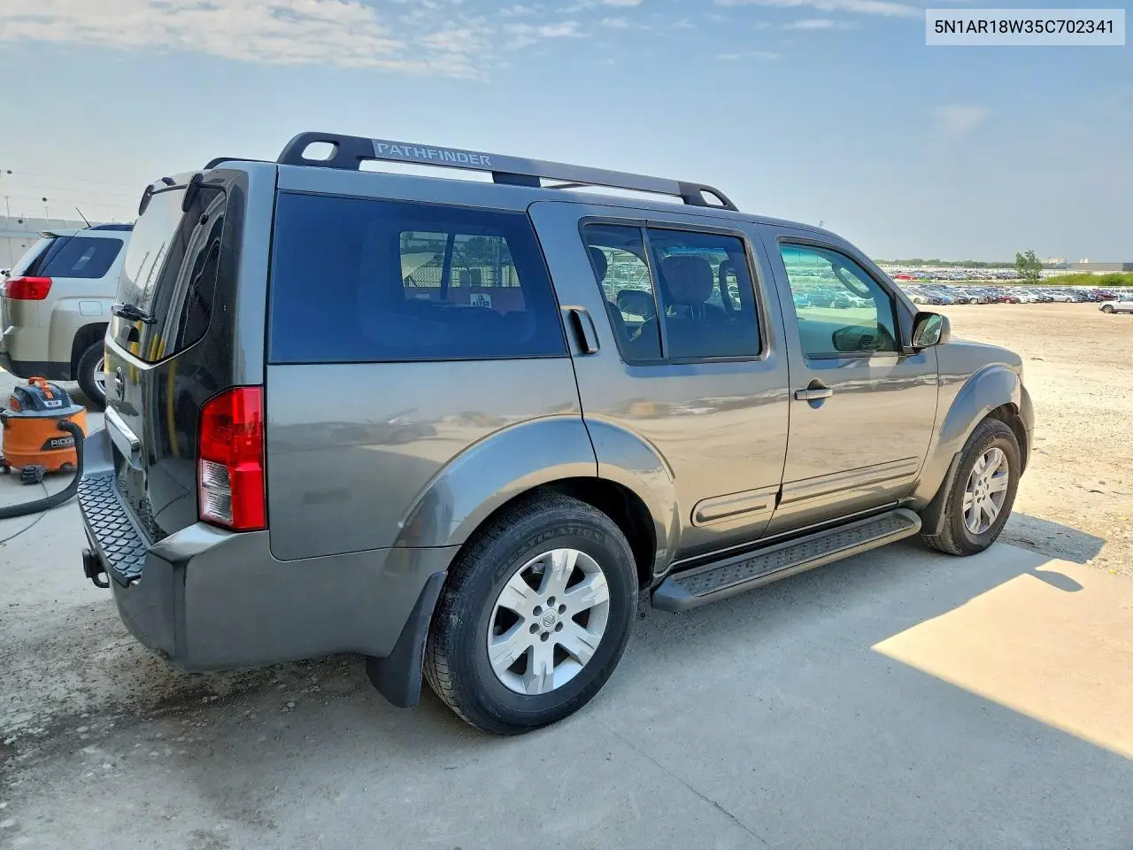 2005 Nissan Pathfinder Xe VIN: 5N1AR18W35C702341 Lot: 62035586