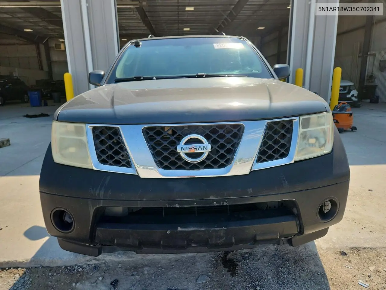 2005 Nissan Pathfinder Xe VIN: 5N1AR18W35C702341 Lot: 62035586