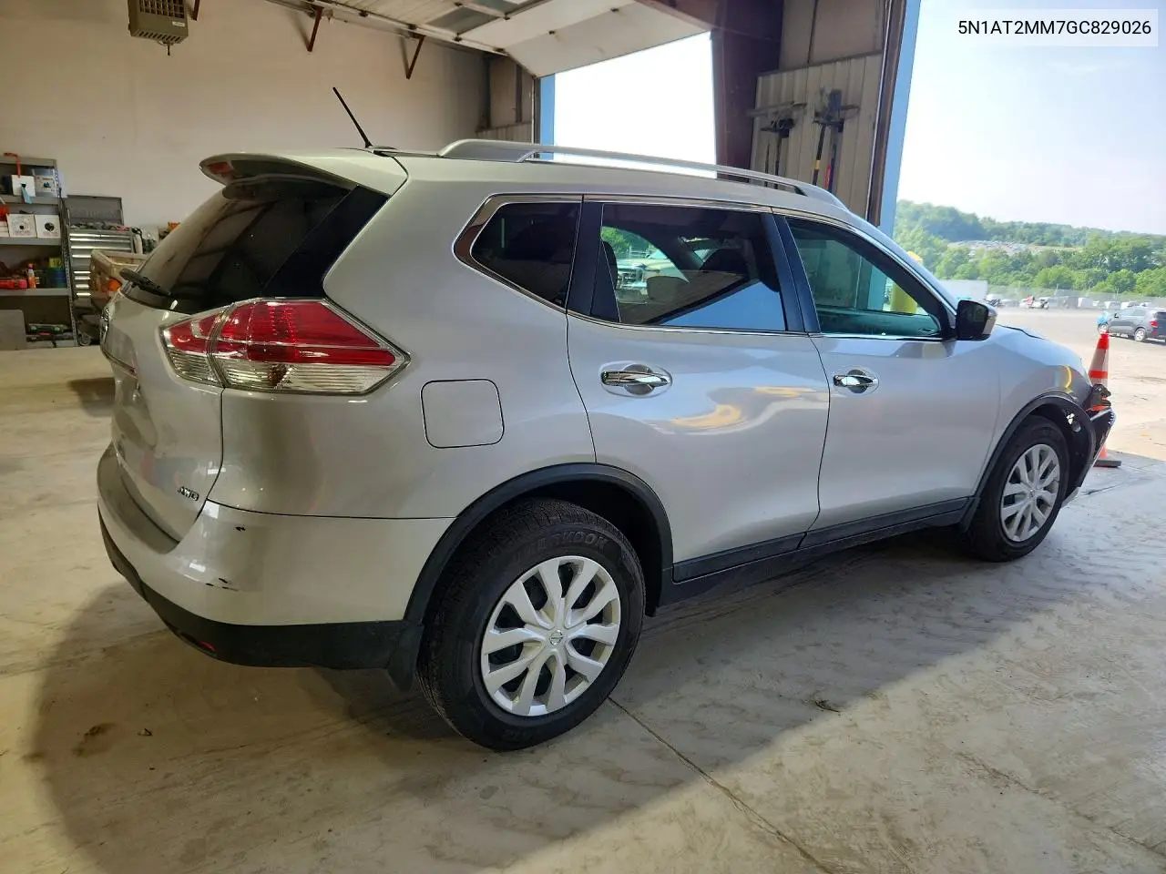 2016 Nissan Rogue S VIN: 5N1AT2MM7GC829026 Lot: 61511126
