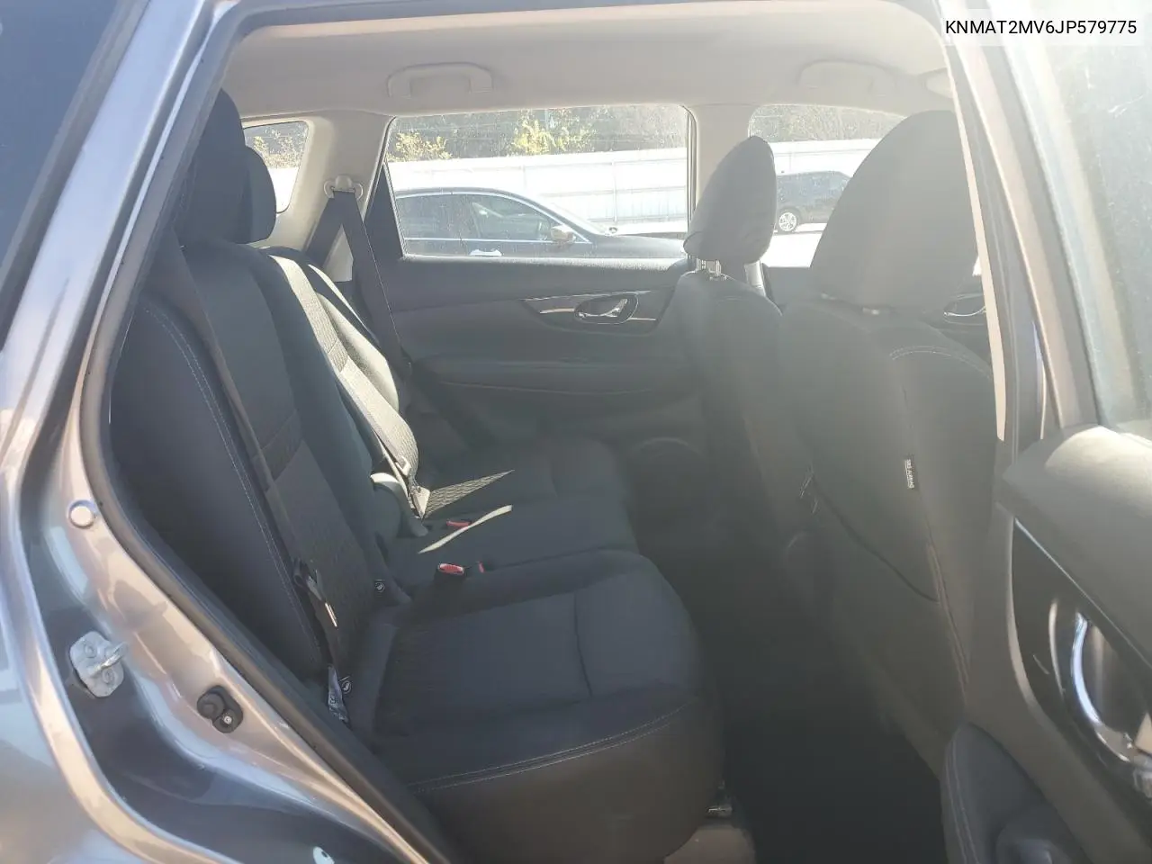 KNMAT2MV6JP579775 2018 Nissan Rogue S