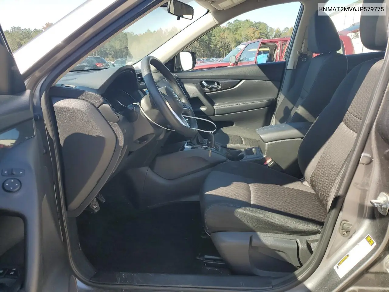 KNMAT2MV6JP579775 2018 Nissan Rogue S