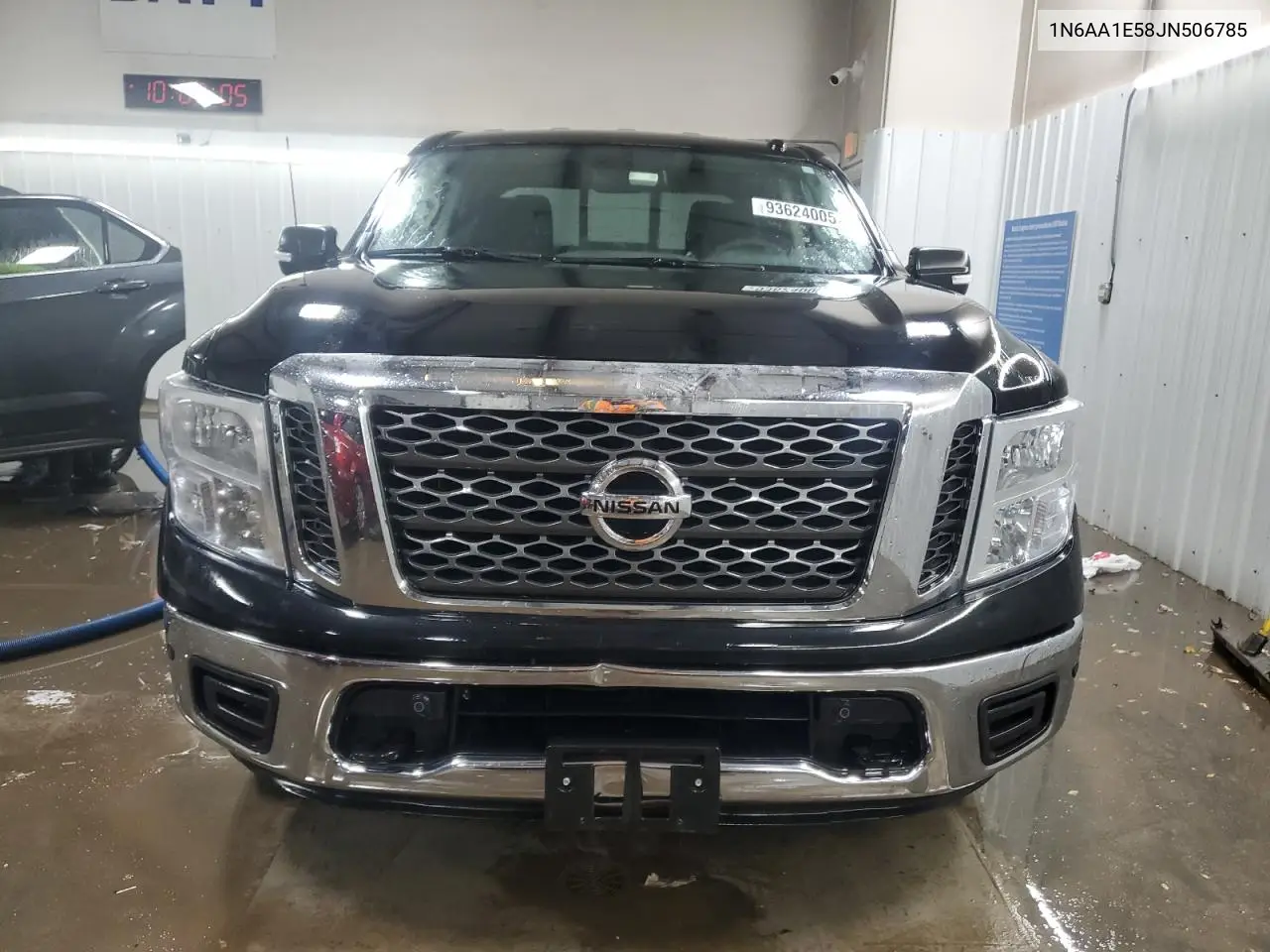 1N6AA1E58JN506785 2018 Nissan Titan Sv