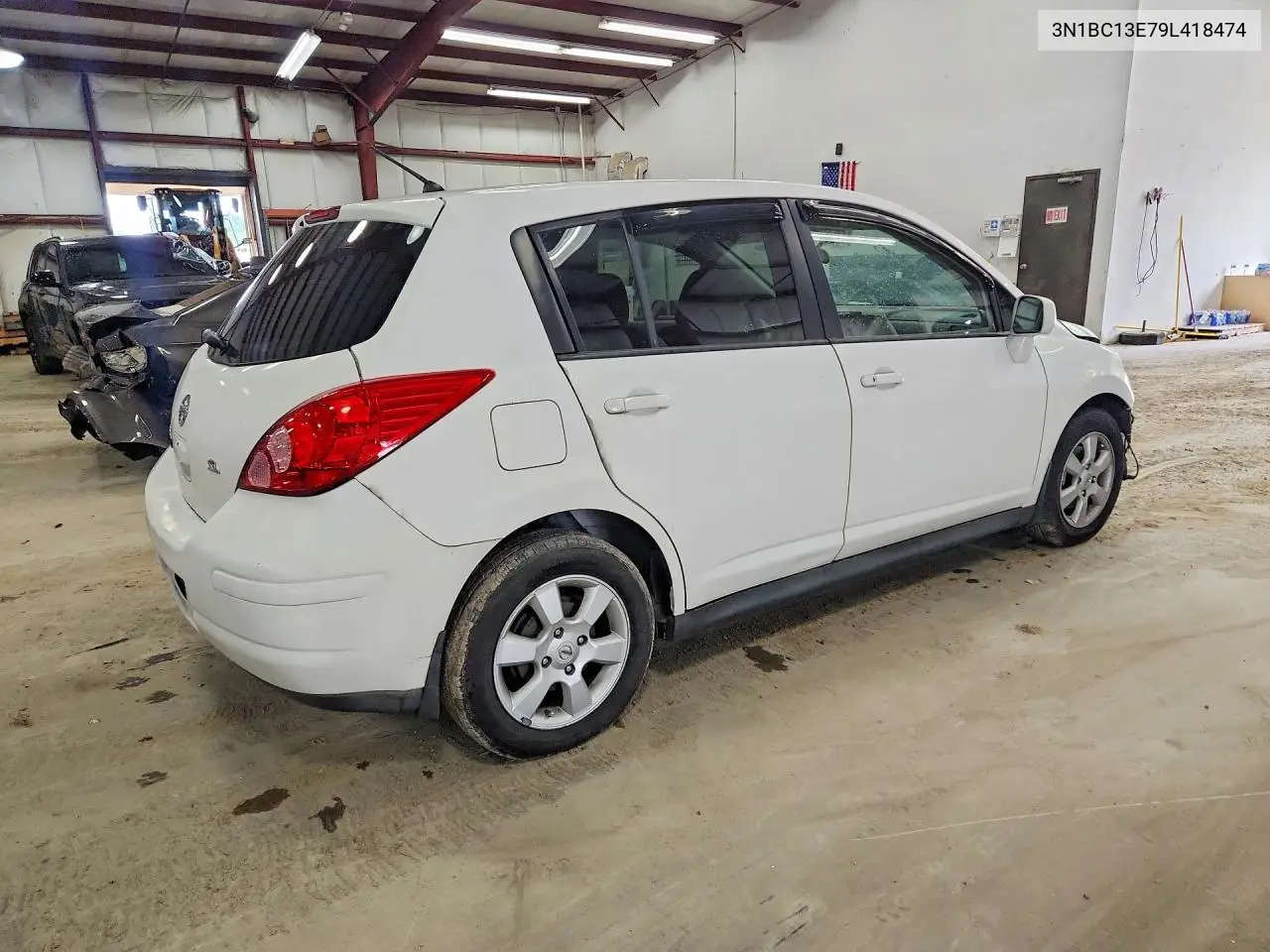 2009 Nissan Versa 1.8 S VIN: 3N1BC13E79L418474 Lot: 61501656