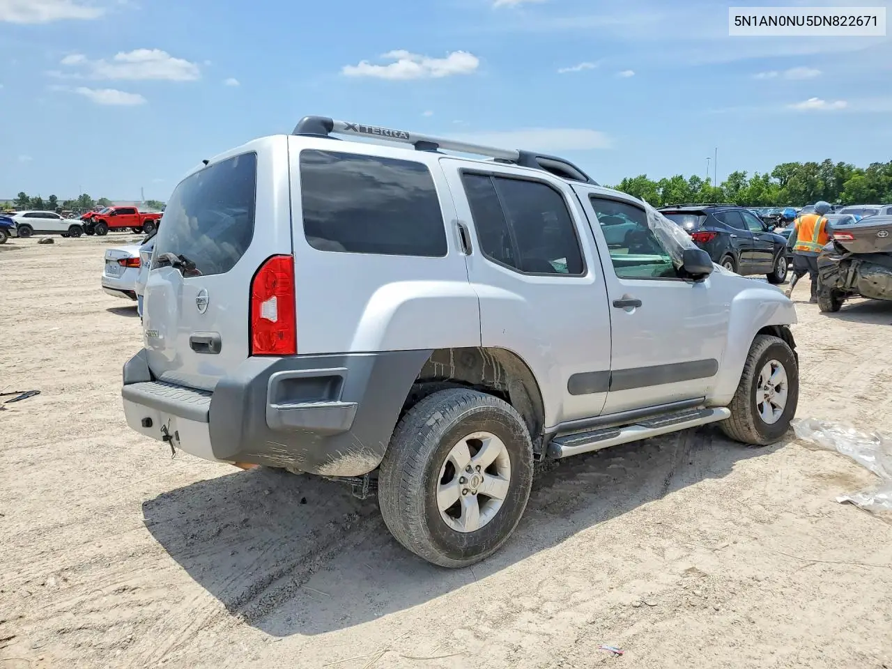 5N1AN0NU5DN822671 2013 Nissan Xterra X