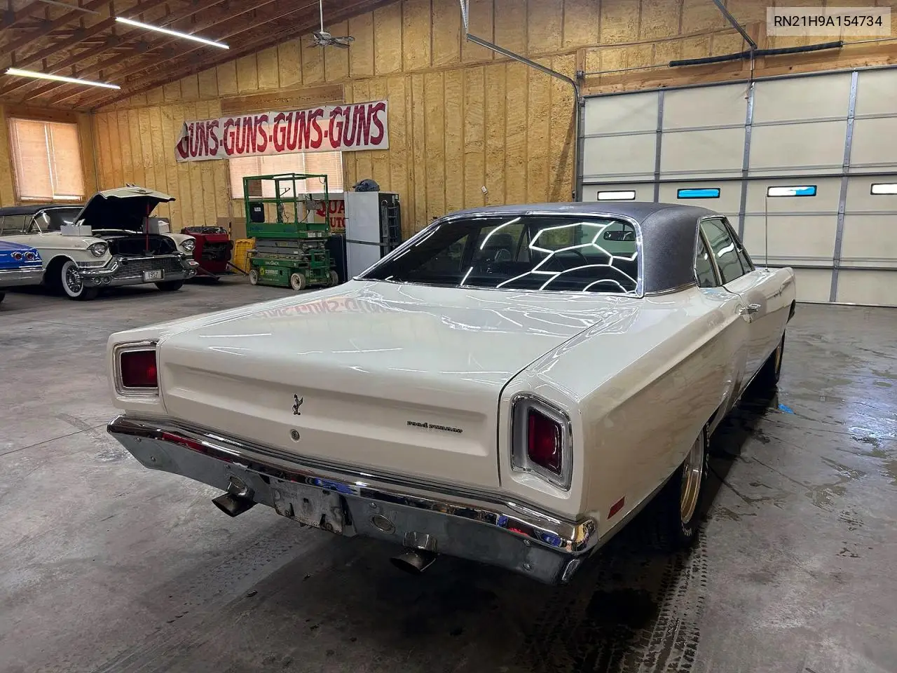 1969 Plymouth Roadrunner VIN: RN21H9A154734 Lot: 54325076