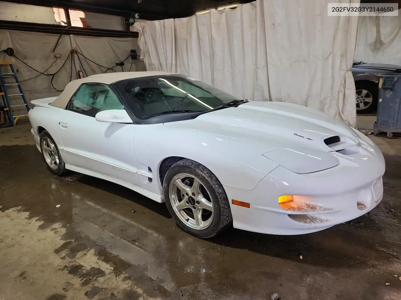 2000 Pontiac Firebird Trans Am VIN: 2G2FV32G3Y2144650 Lot: 61223066