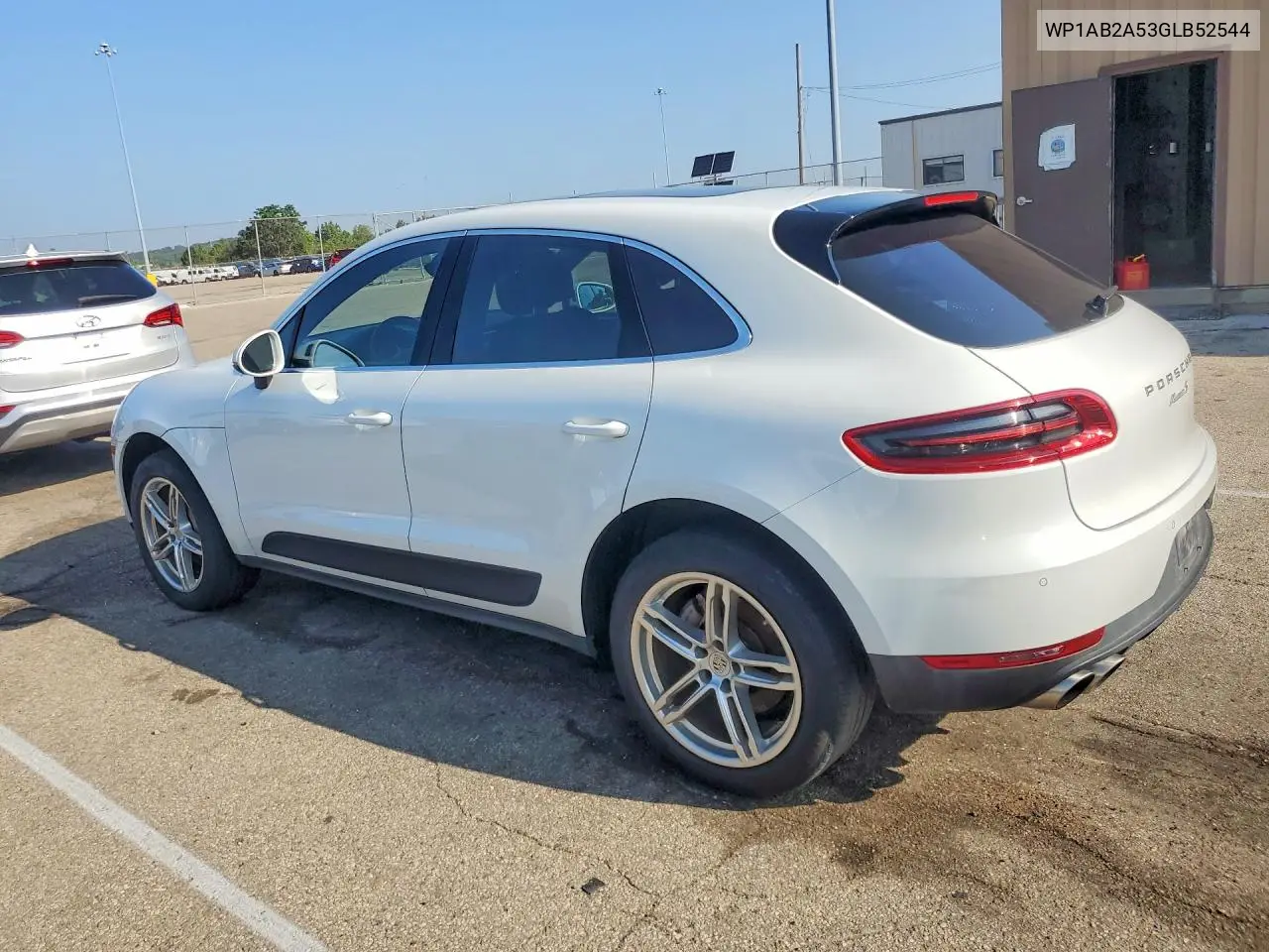 2016 Porsche Macan S VIN: WP1AB2A53GLB52544 Lot: 59657046