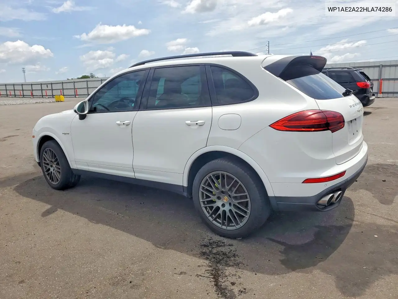 2017 Porsche Cayenne Se Hybrid Platinum VIN: WP1AE2A22HLA74286 Lot: 57470156