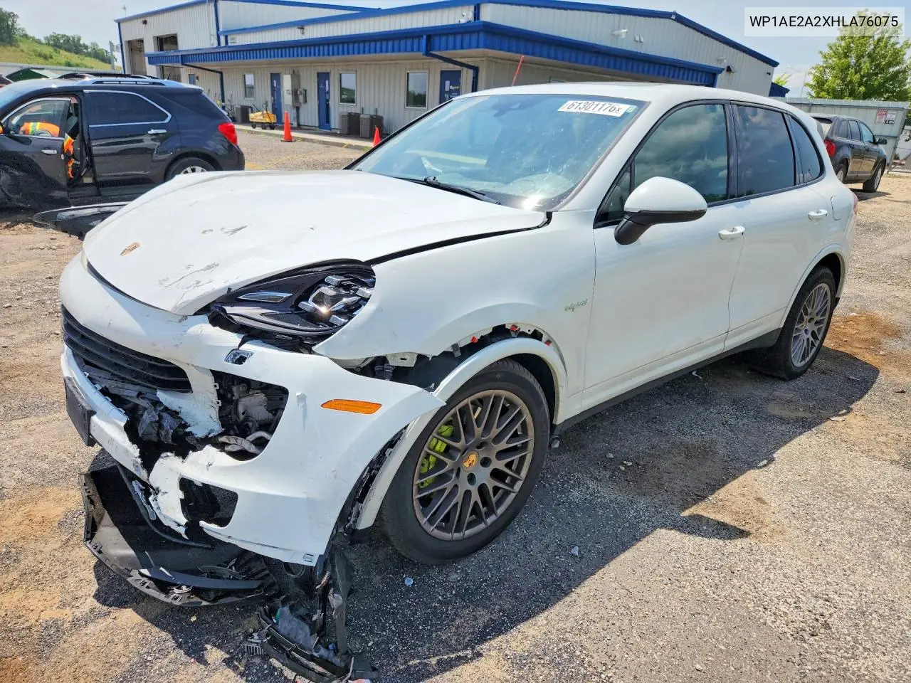2017 Porsche Cayenne Se Hybrid Platinum VIN: WP1AE2A2XHLA76075 Lot: 61301176
