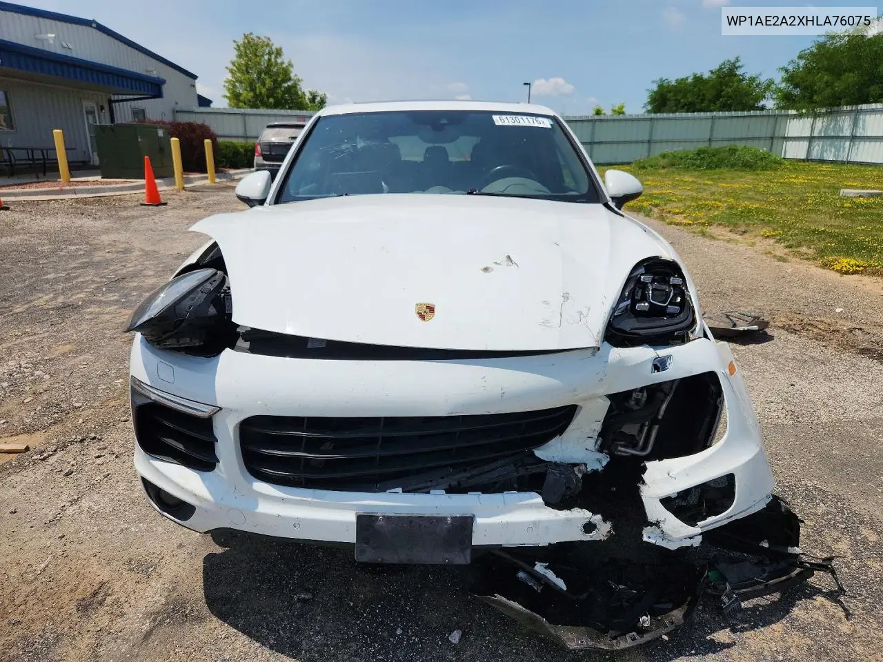 2017 Porsche Cayenne Se Hybrid Platinum VIN: WP1AE2A2XHLA76075 Lot: 61301176