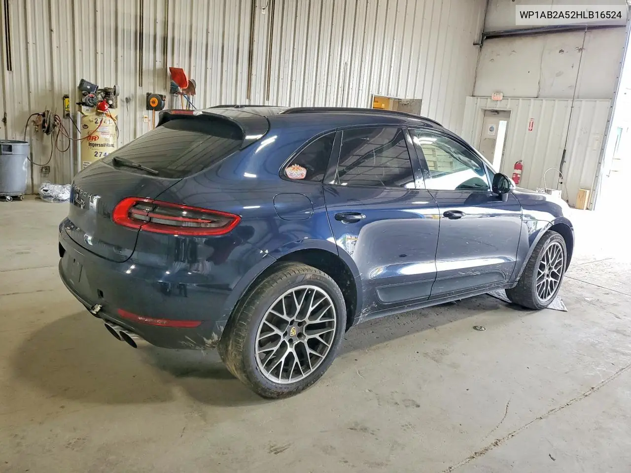 2017 Porsche Macan S VIN: WP1AB2A52HLB16524 Lot: 56765616
