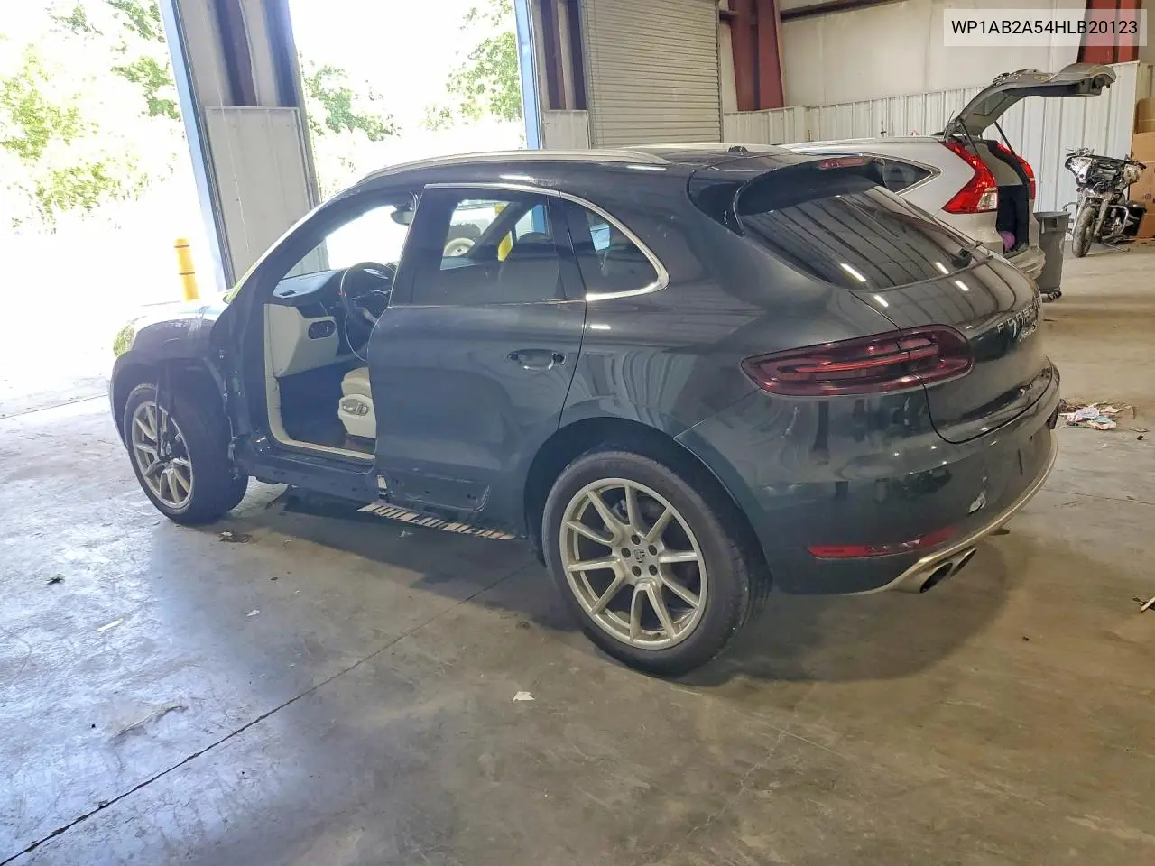 2017 Porsche Macan S VIN: WP1AB2A54HLB20123 Lot: 56836346