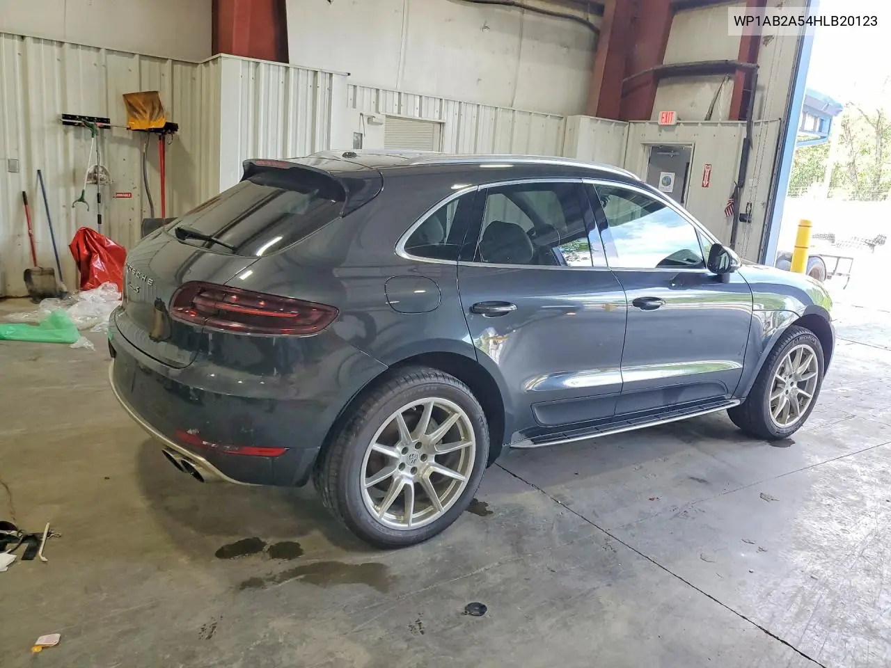 2017 Porsche Macan S VIN: WP1AB2A54HLB20123 Lot: 56836346