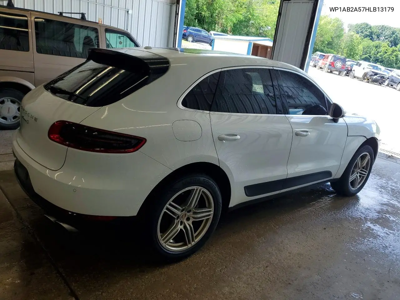 2017 Porsche Macan S VIN: WP1AB2A57HLB13179 Lot: 58241876