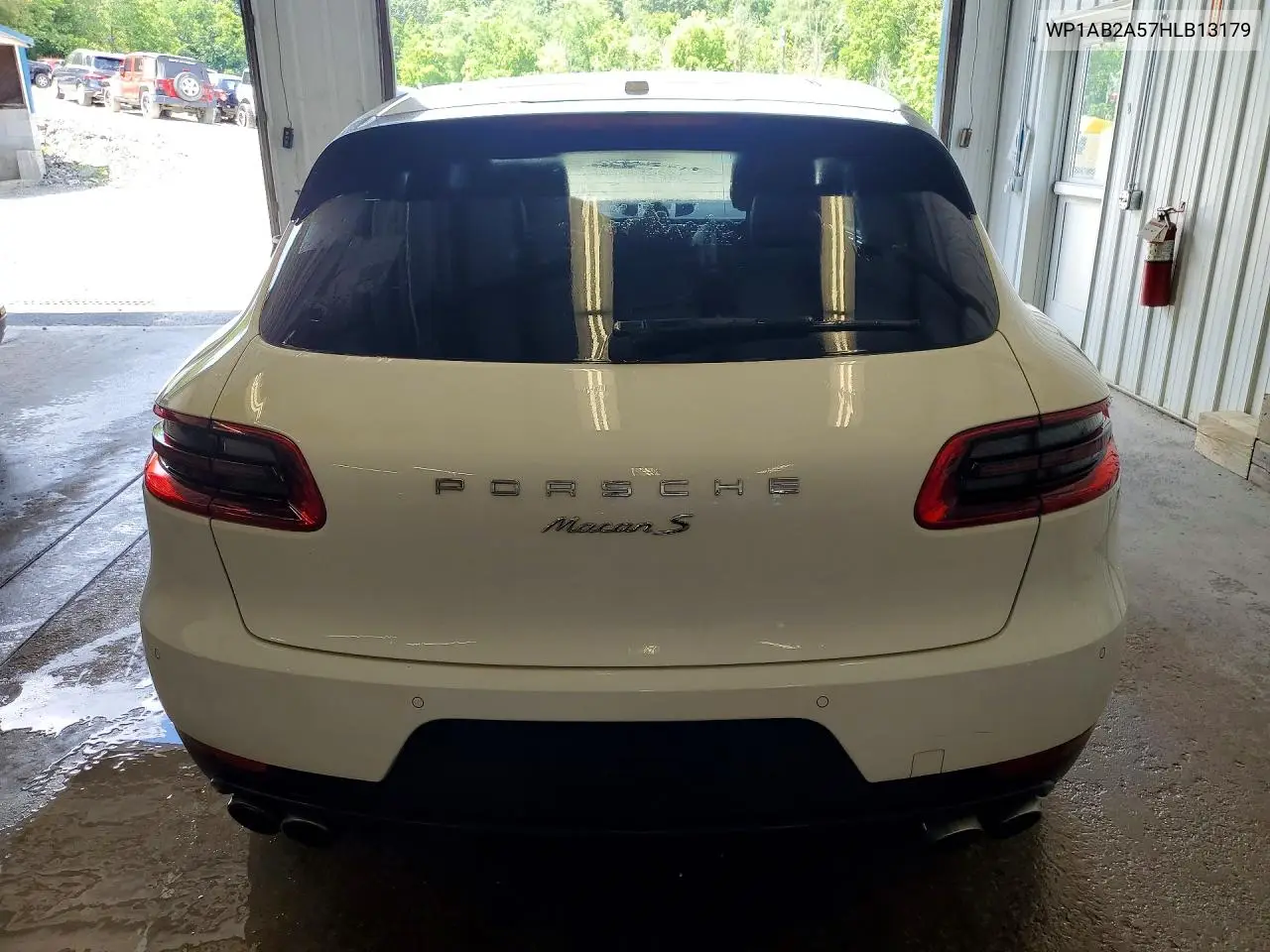 2017 Porsche Macan S VIN: WP1AB2A57HLB13179 Lot: 58241876