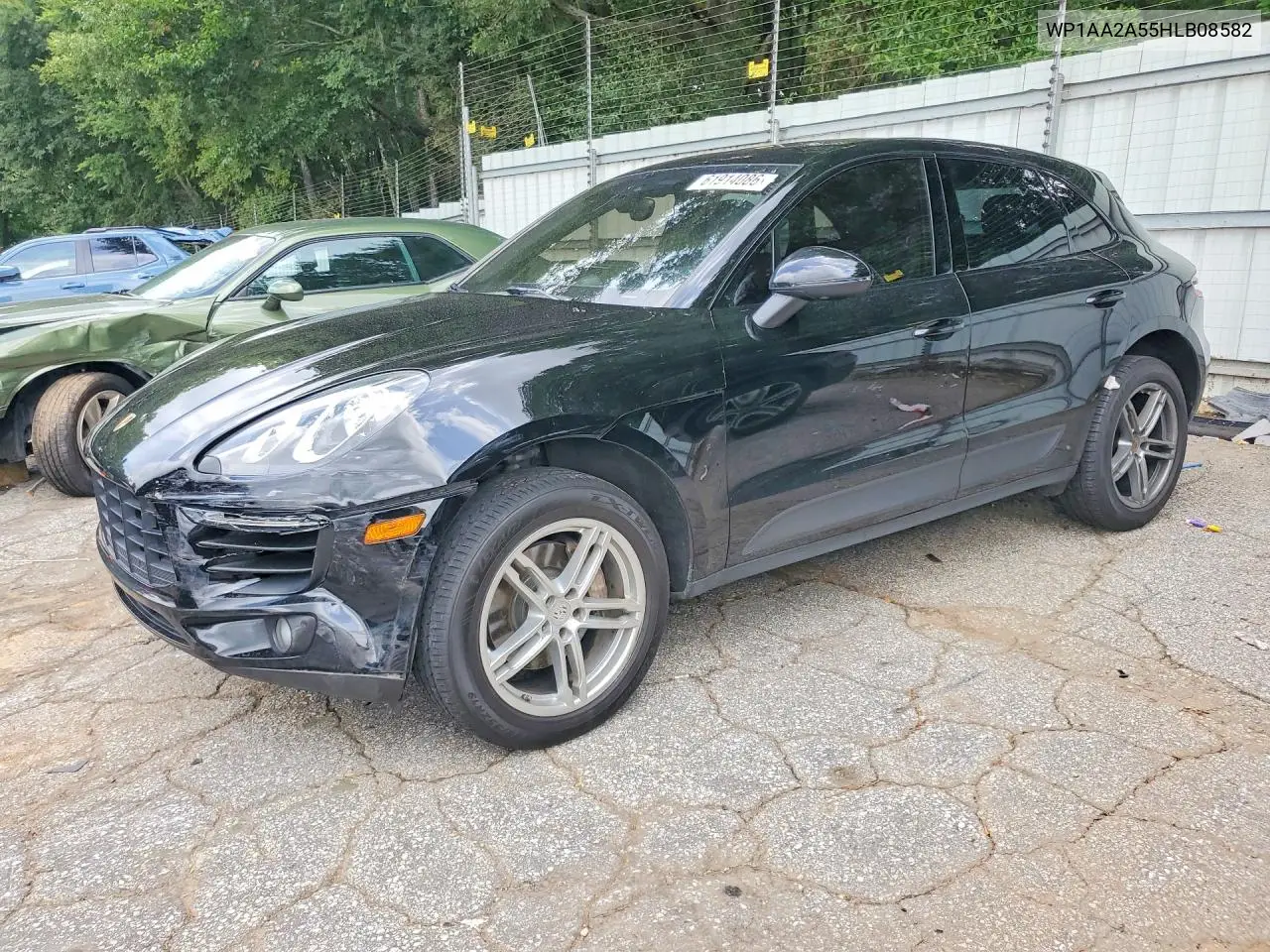 2017 Porsche Macan VIN: WP1AA2A55HLB08582 Lot: 61914086