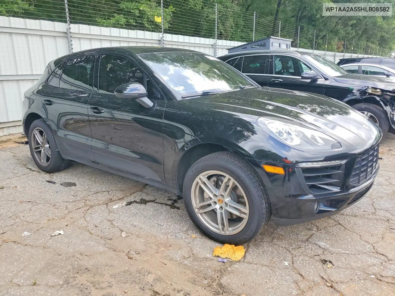 2017 Porsche Macan VIN: WP1AA2A55HLB08582 Lot: 61914086