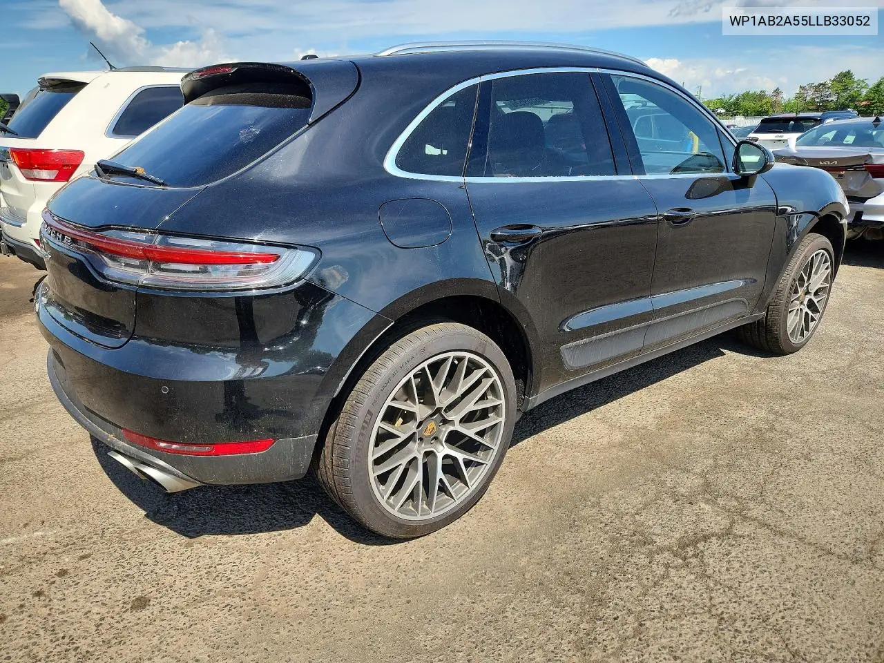 2020 Porsche Macan S VIN: WP1AB2A55LLB33052 Lot: 56559526