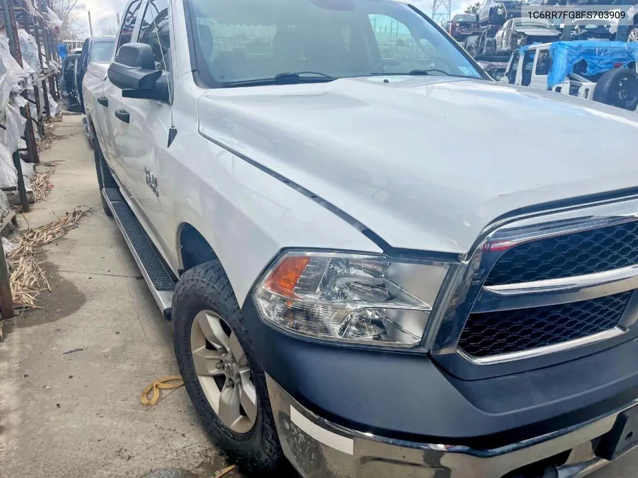 1C6RR7FG8FS703909 2015 Ram 1500 St