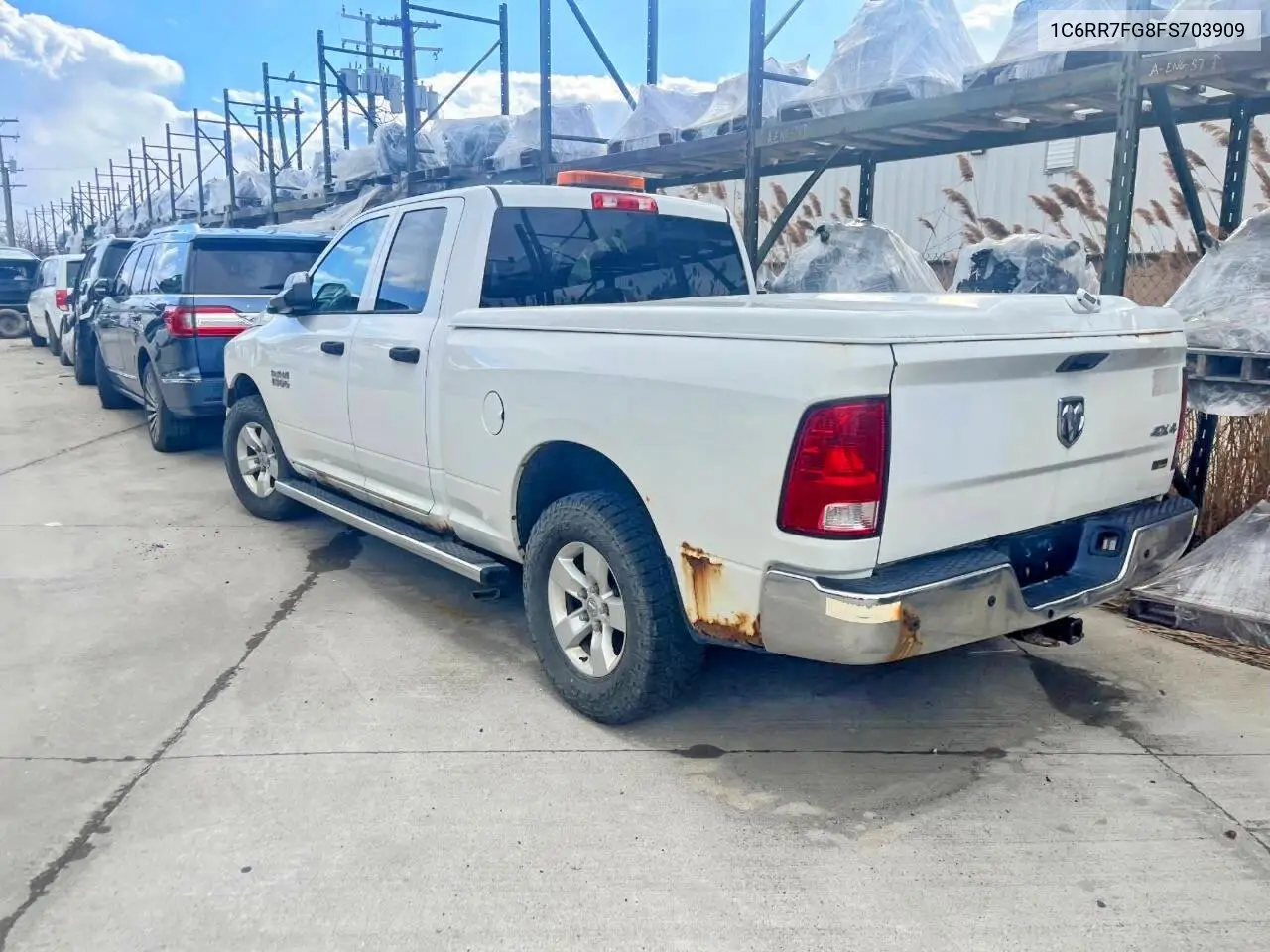 1C6RR7FG8FS703909 2015 Ram 1500 St