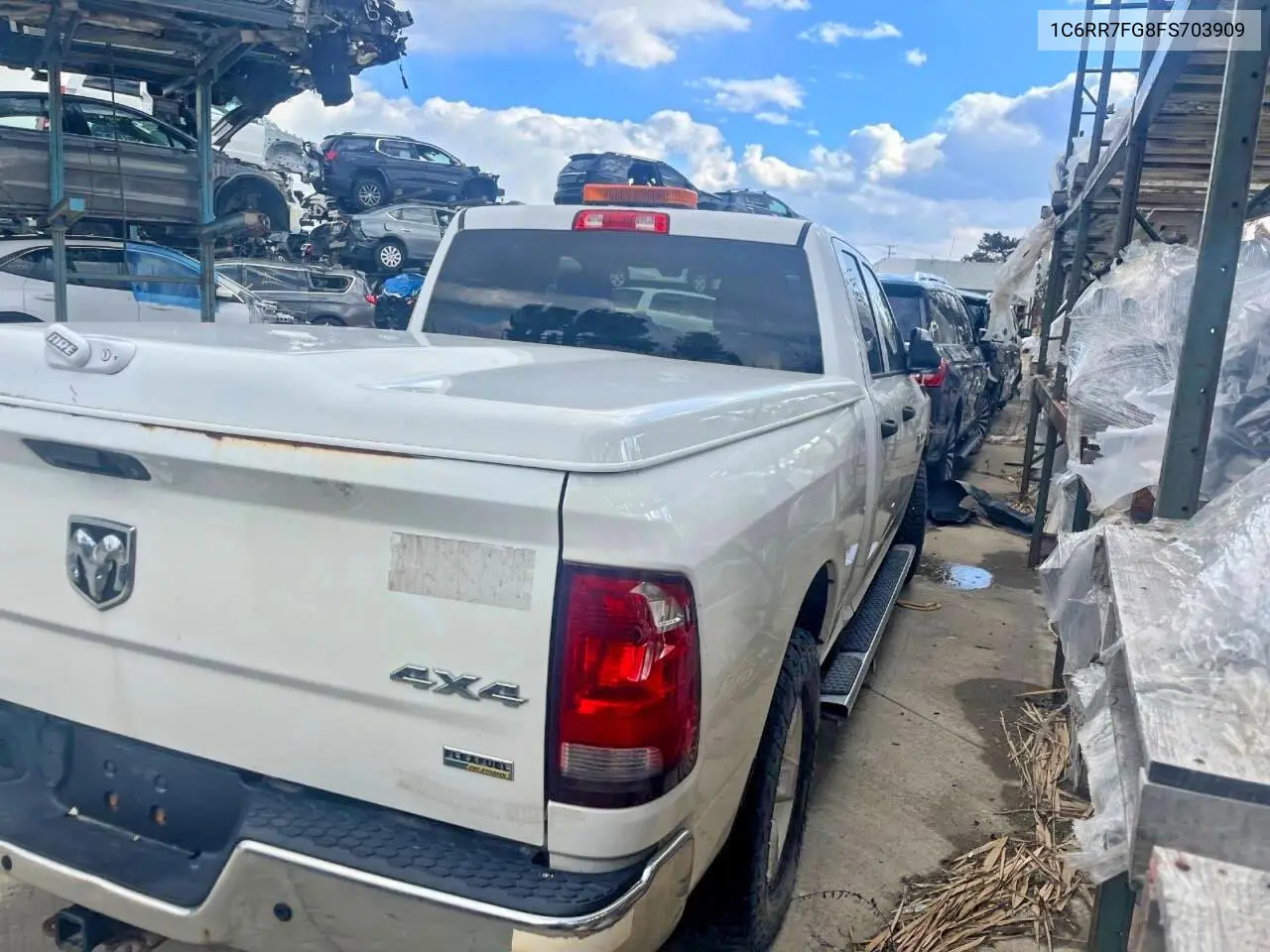 1C6RR7FG8FS703909 2015 Ram 1500 St