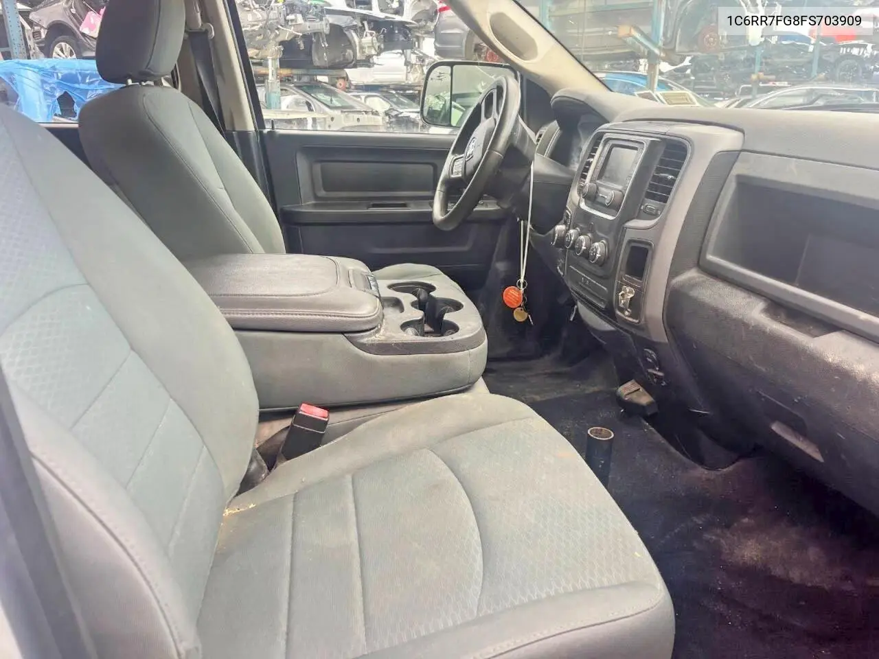 1C6RR7FG8FS703909 2015 Ram 1500 St