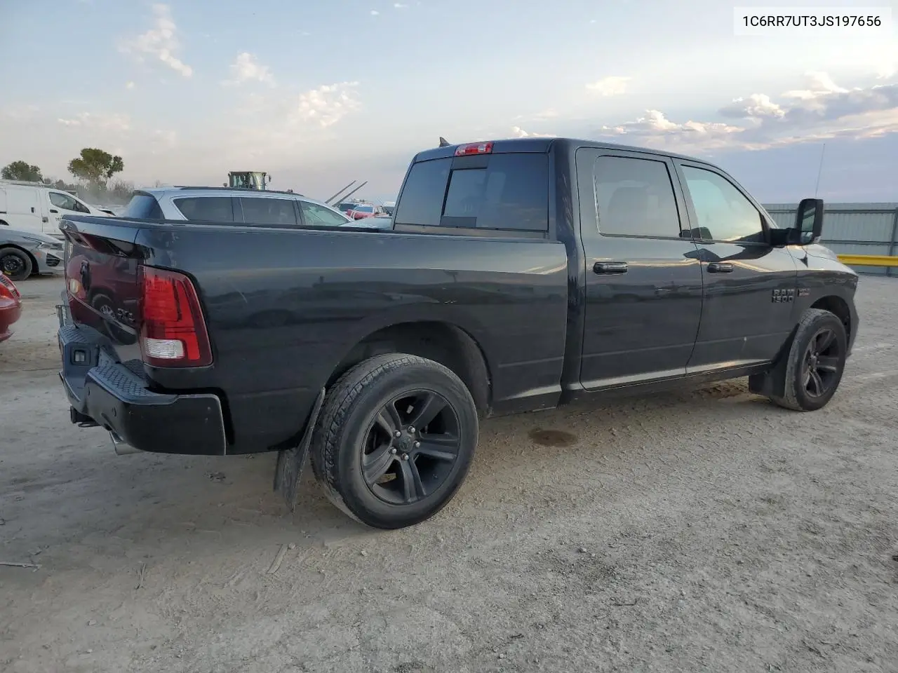 1C6RR7UT3JS197656 2018 Ram 1500 Sport