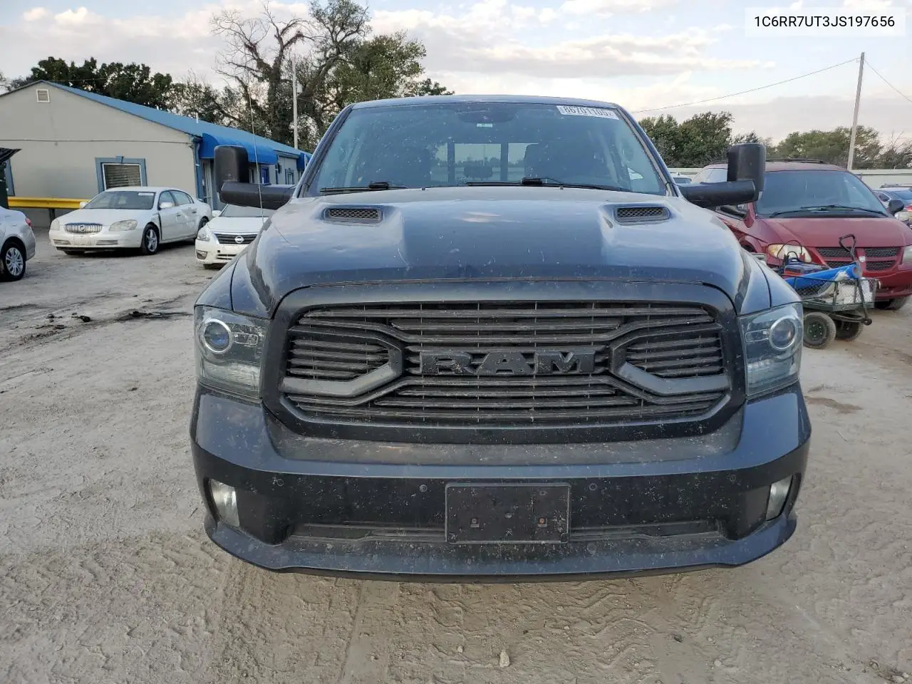 1C6RR7UT3JS197656 2018 Ram 1500 Sport