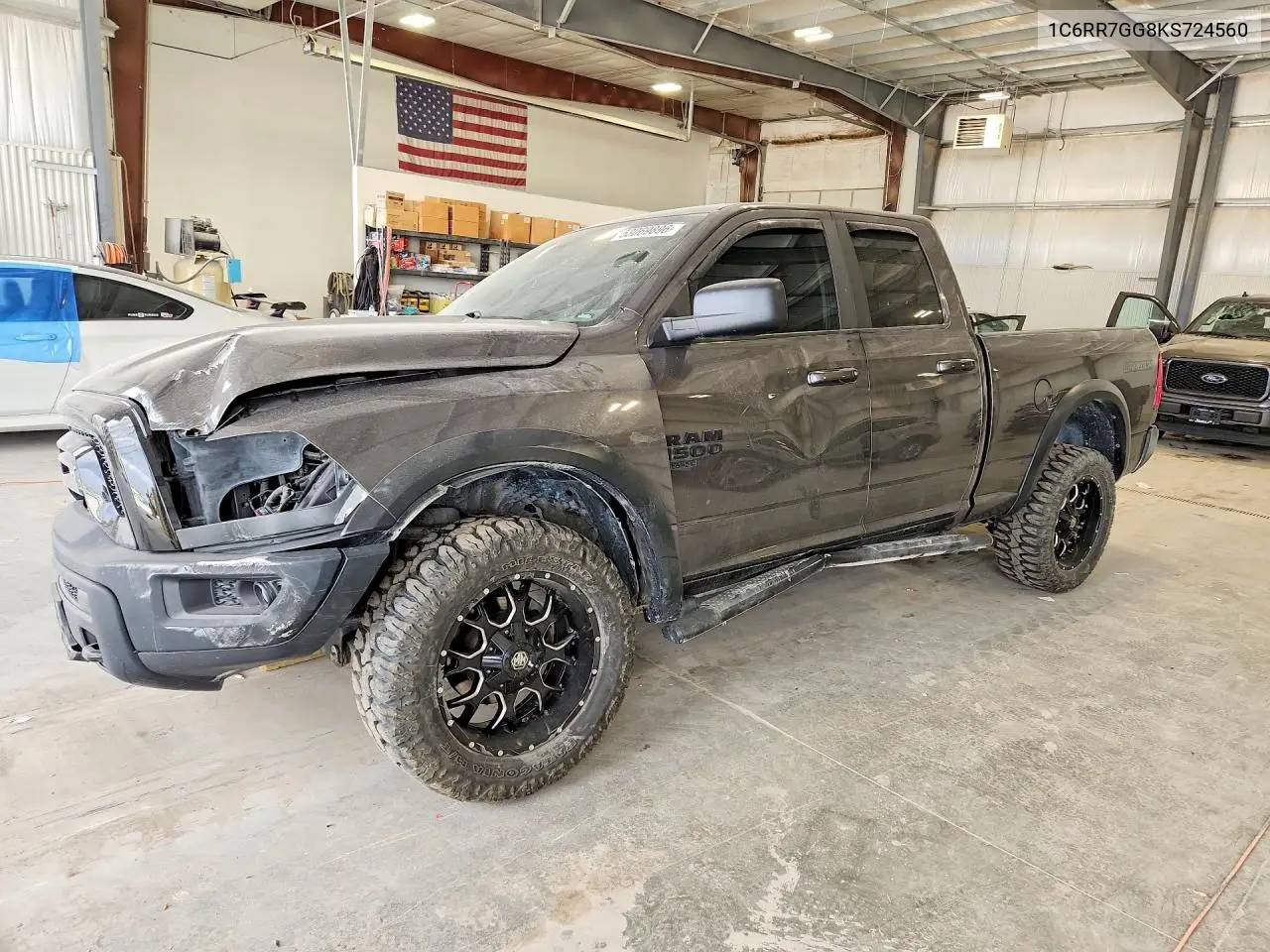 1C6RR7GG8KS724560 2019 Ram 1500 Classic Slt