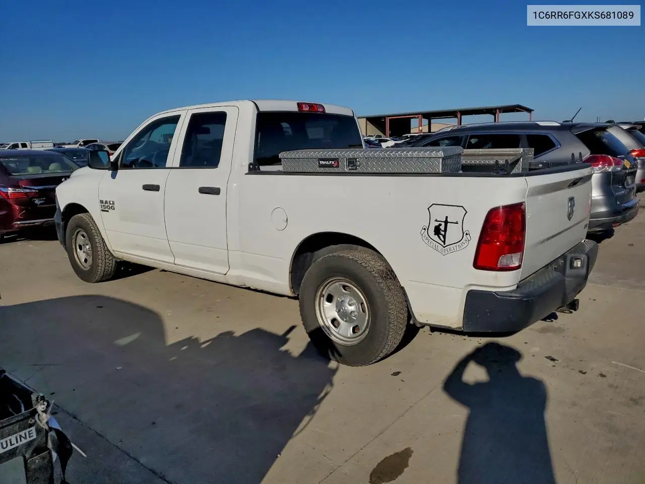 1C6RR6FGXKS681089 2019 Ram 1500 Classic Tradesman