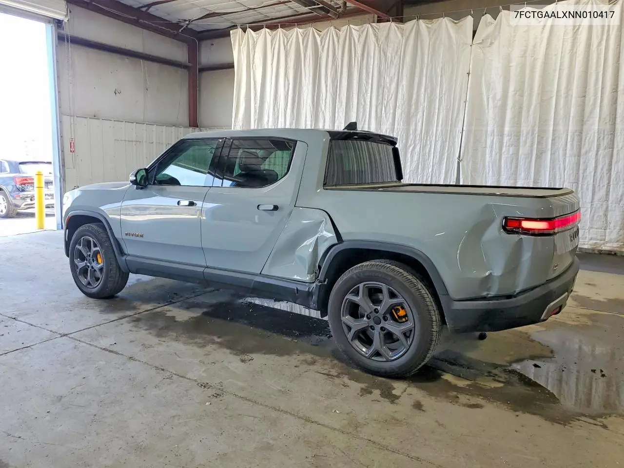 2022 Rivian R1T Launch Edition VIN: 7FCTGAALXNN010417 Lot: 56477106