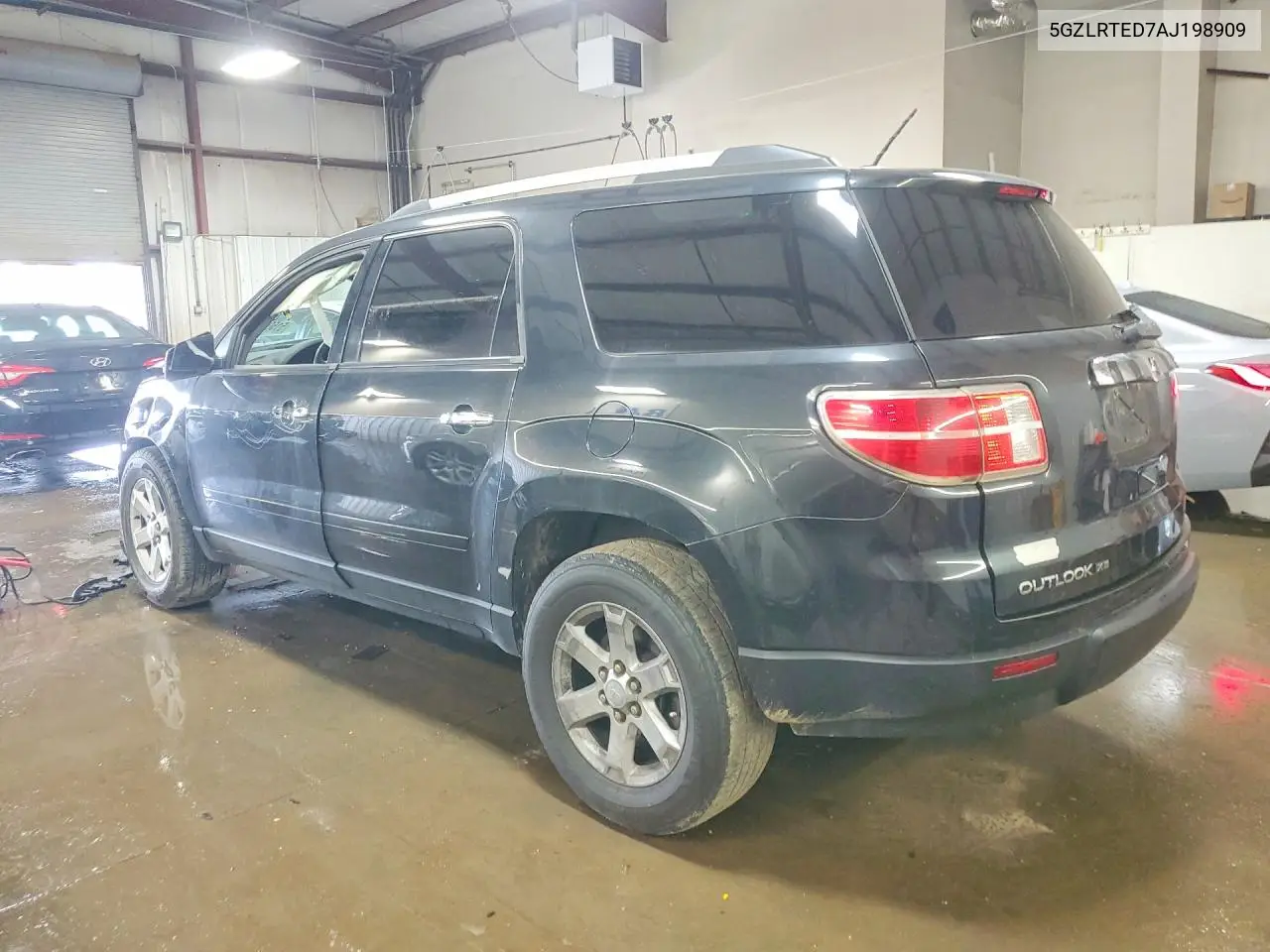 2010 Saturn Outlook Xe VIN: 5GZLRTED7AJ198909 Lot: 51505886