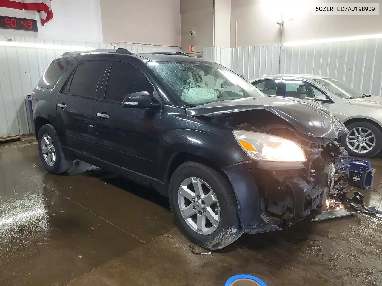 2010 Saturn Outlook Xe VIN: 5GZLRTED7AJ198909 Lot: 51505886