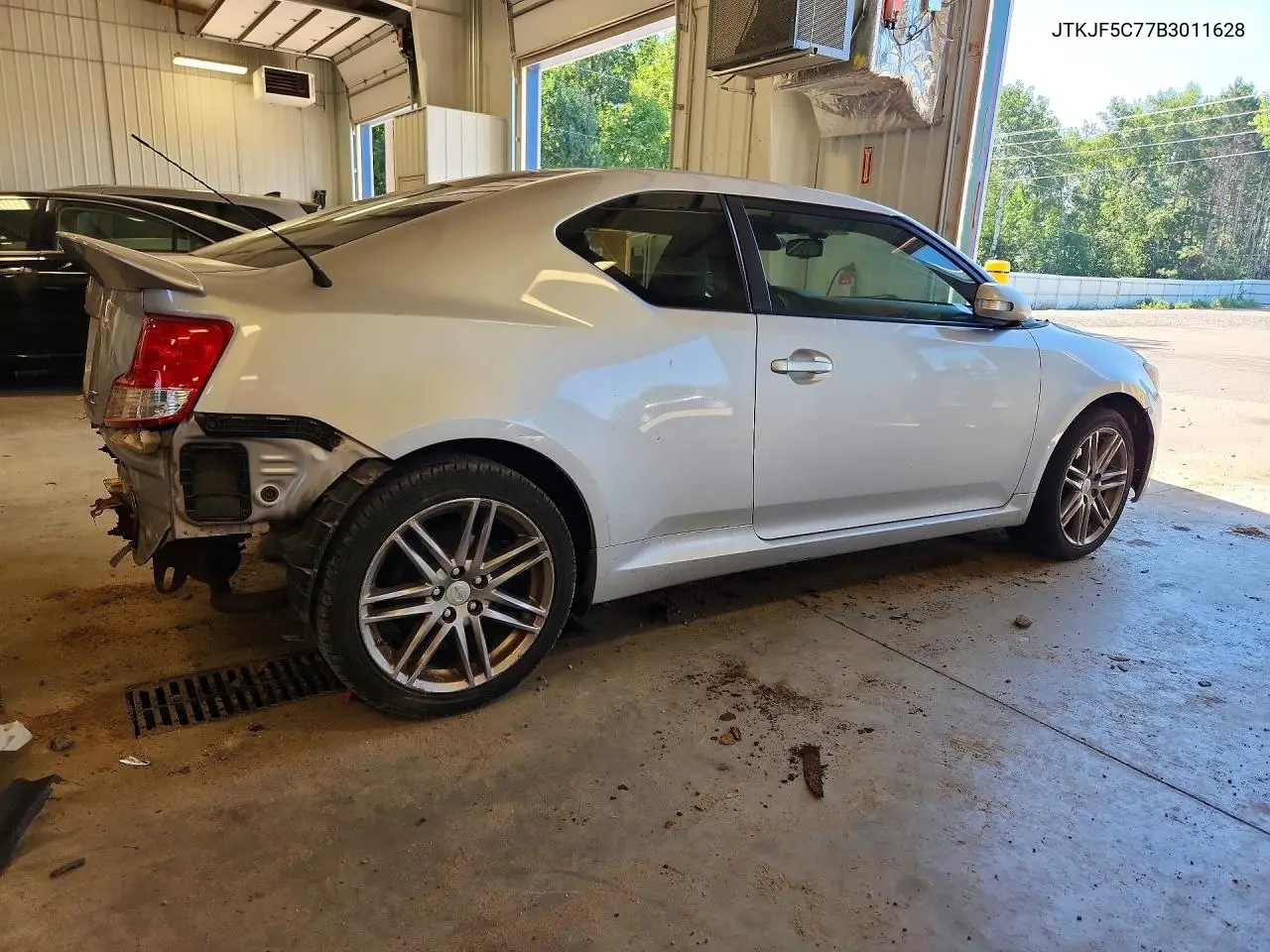 2011 Scion Tc Base VIN: JTKJF5C77B3011628 Lot: 61083456