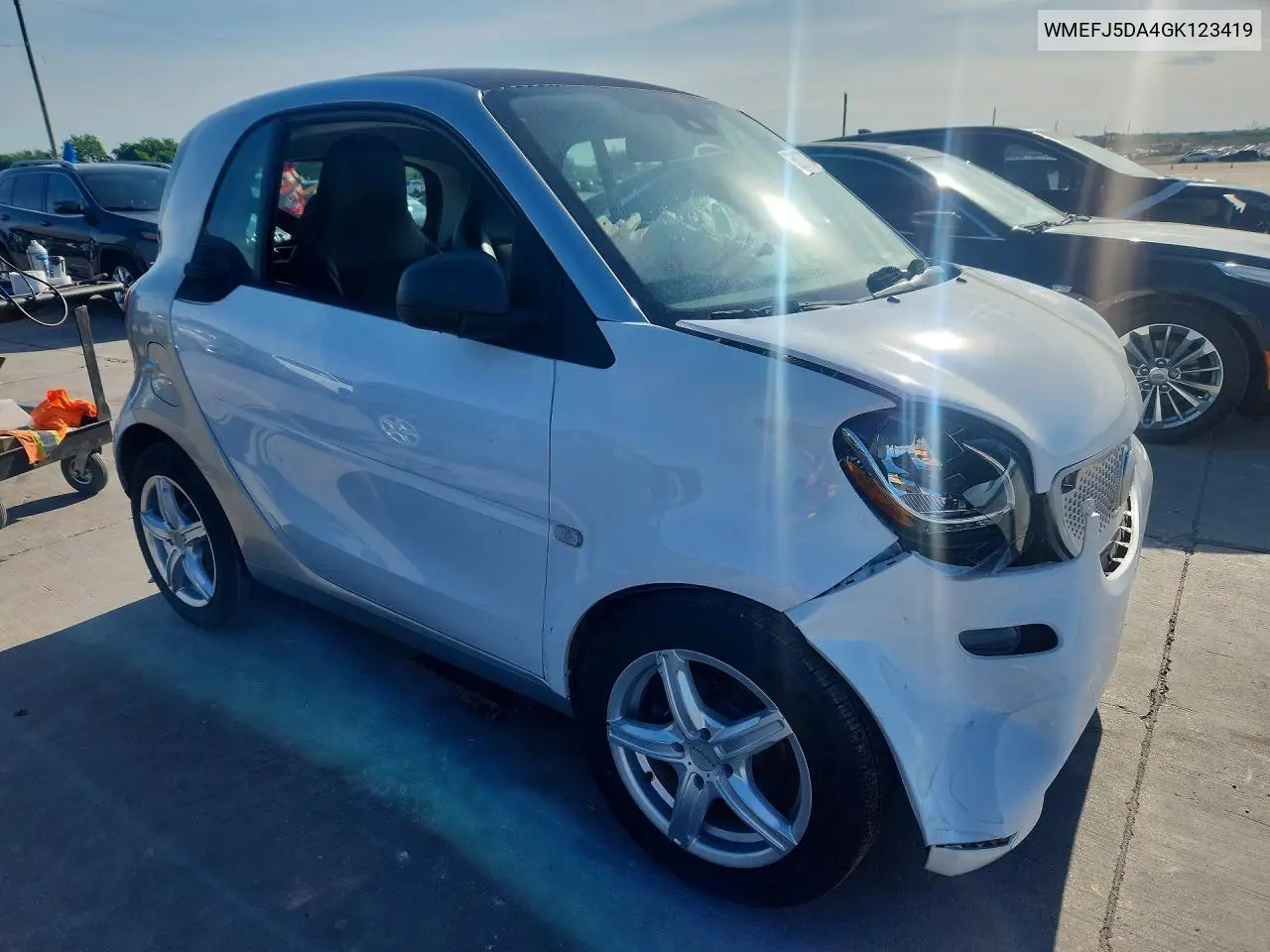 2016 Smart Fortwo VIN: WMEFJ5DA4GK123419 Lot: 52377396