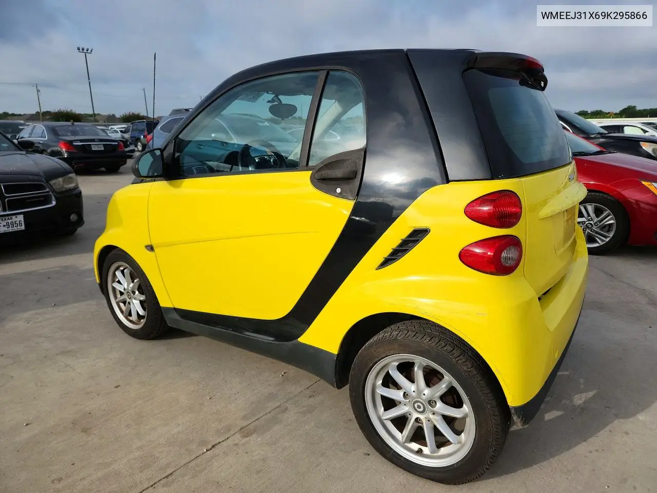 2009 Smart Fortwo Pure VIN: WMEEJ31X69K295866 Lot: 61843526