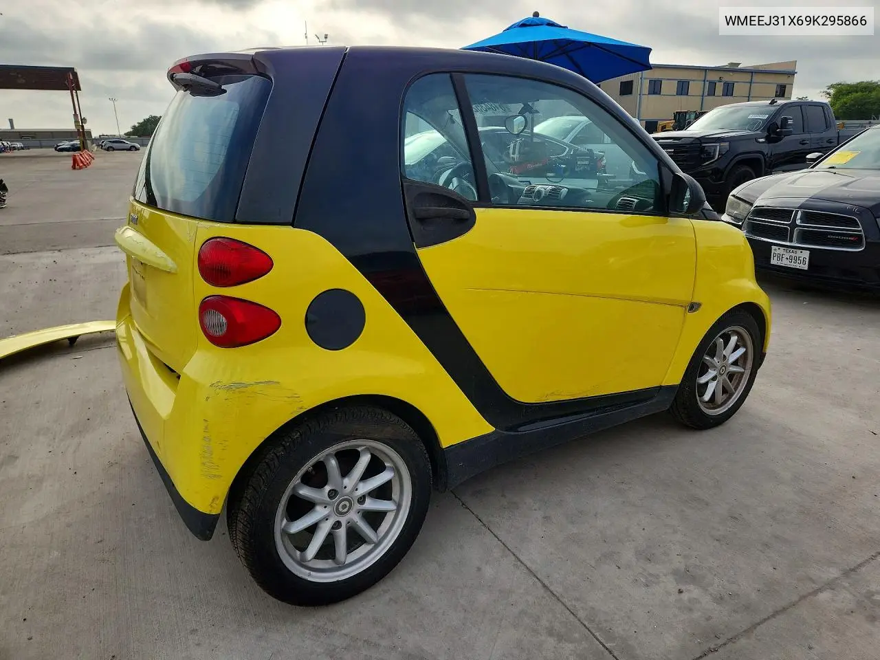 2009 Smart Fortwo Pure VIN: WMEEJ31X69K295866 Lot: 61843526