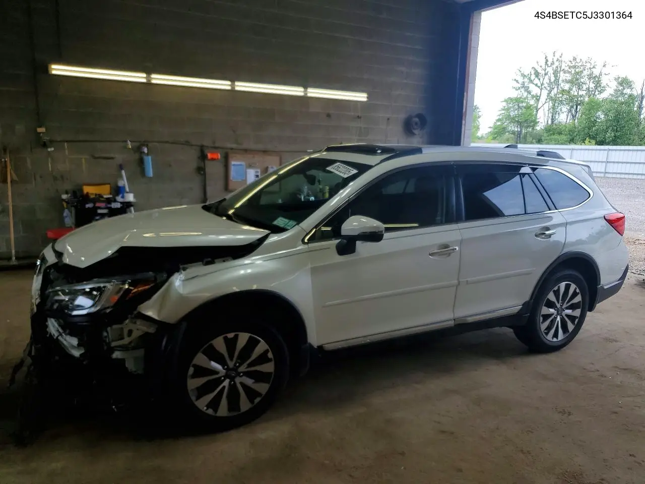 2018 Subaru Outback Touring VIN: 4S4BSETC5J3301364 Lot: 85622205