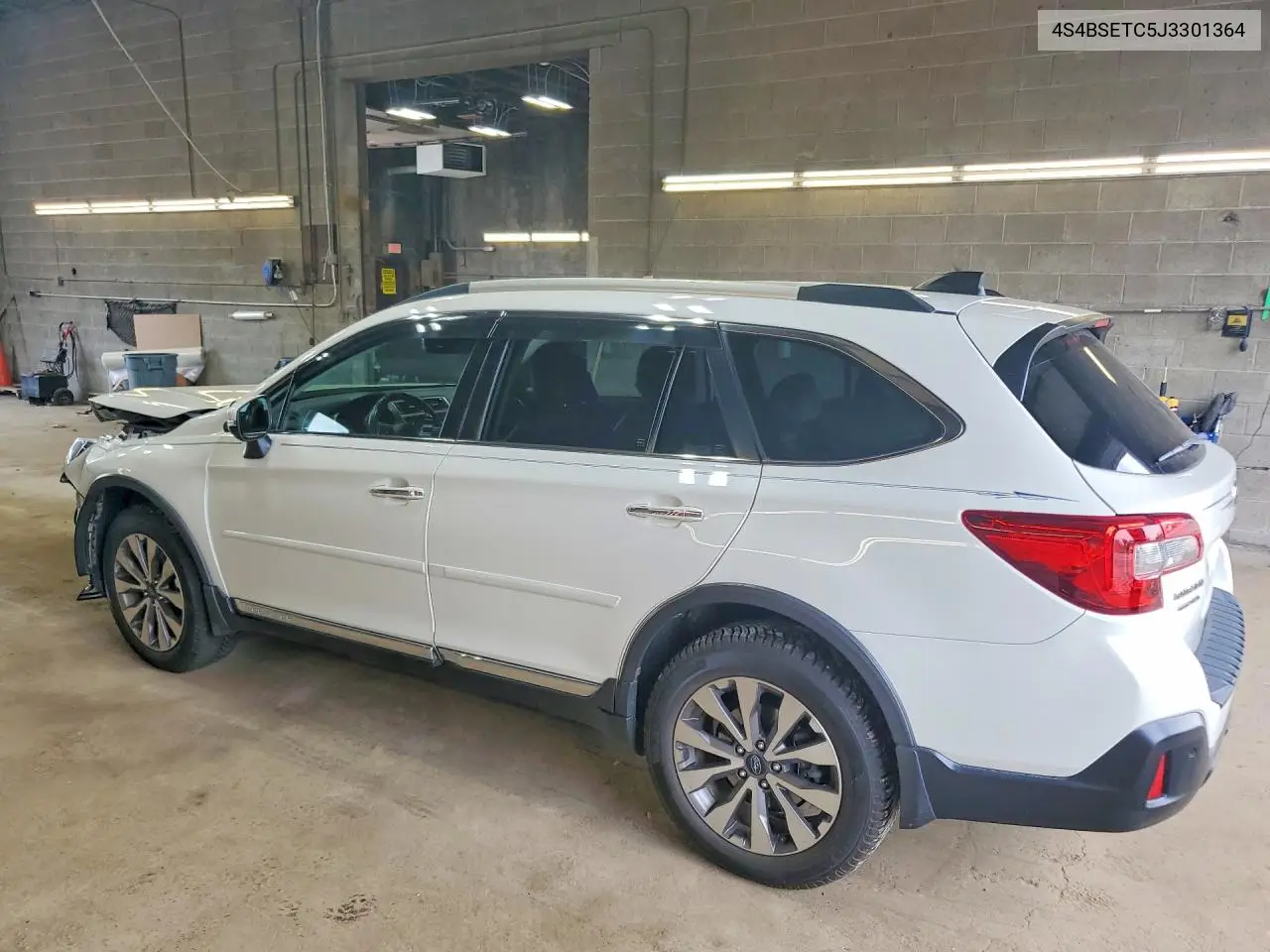 2018 Subaru Outback Touring VIN: 4S4BSETC5J3301364 Lot: 85622205