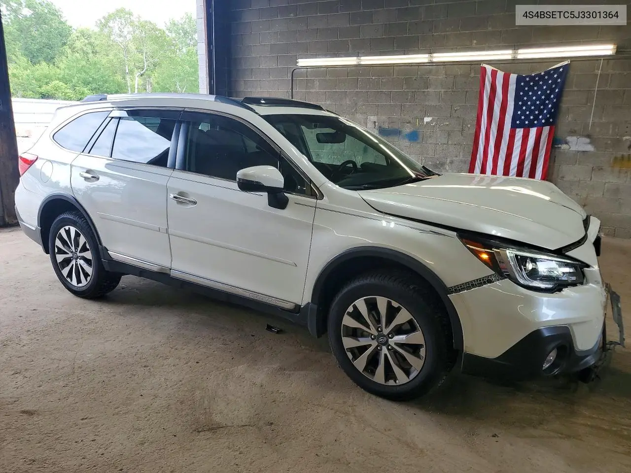 2018 Subaru Outback Touring VIN: 4S4BSETC5J3301364 Lot: 85622205