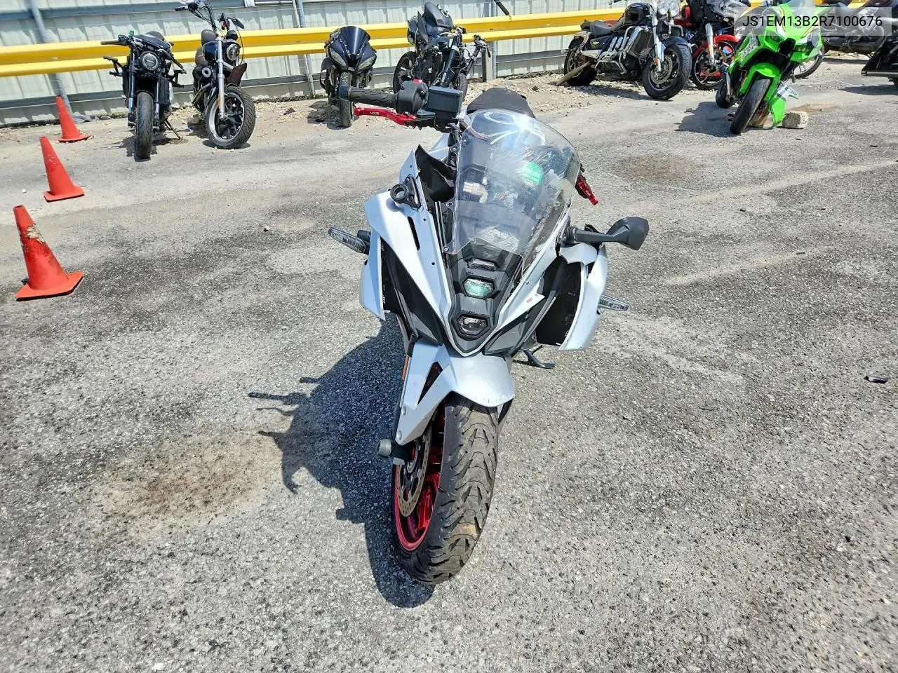 2024 Suzuki Gsx800 F VIN: JS1EM13B2R7100676 Lot: 61494546