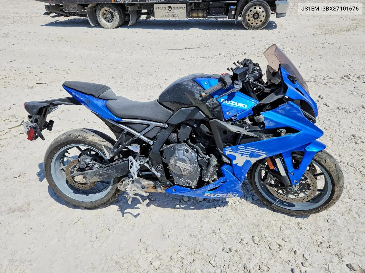 2025 Suzuki Gsx800 F VIN: JS1EM13BXS7101676 Lot: 61330506