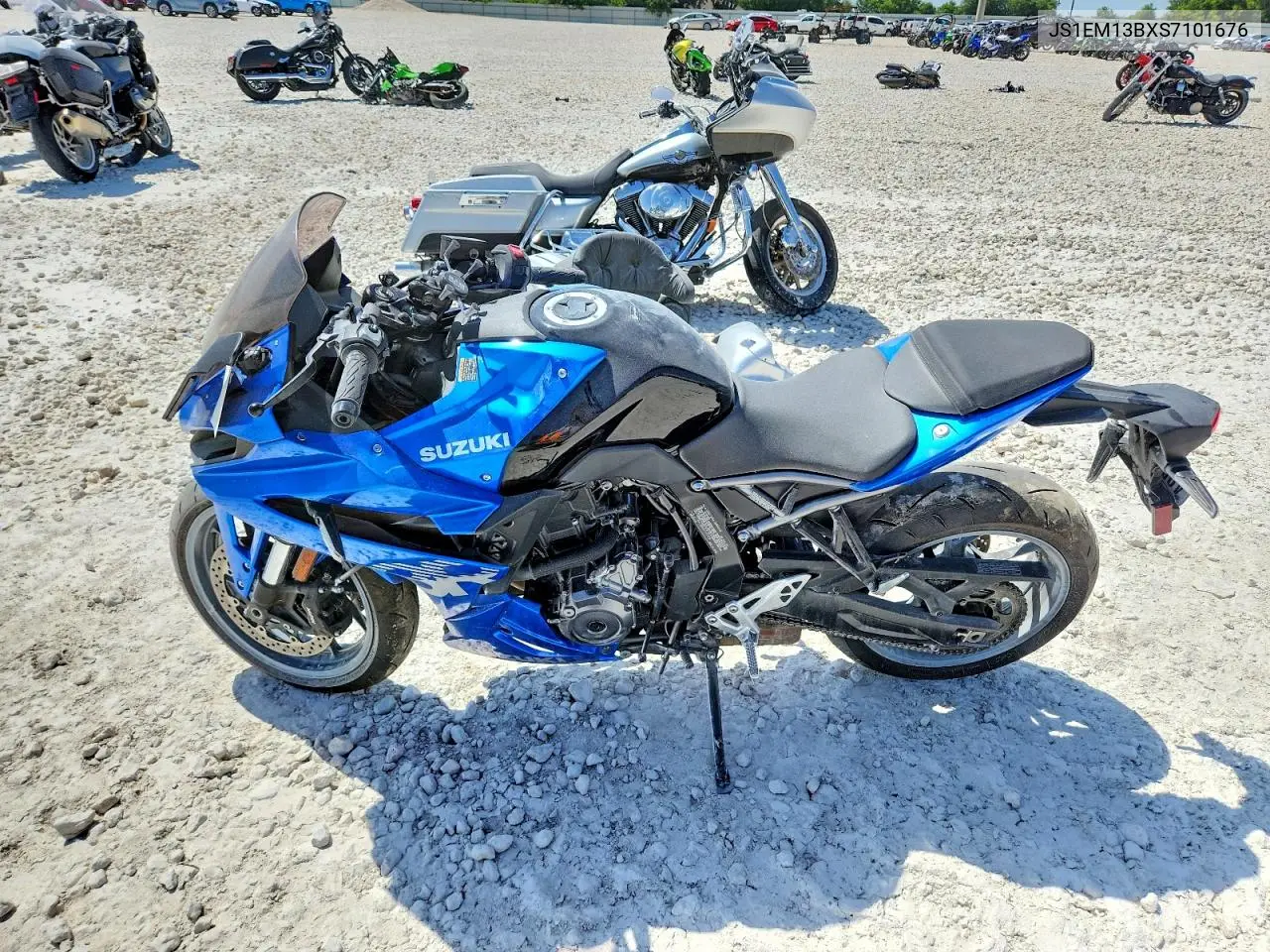 2025 Suzuki Gsx800 F VIN: JS1EM13BXS7101676 Lot: 61330506