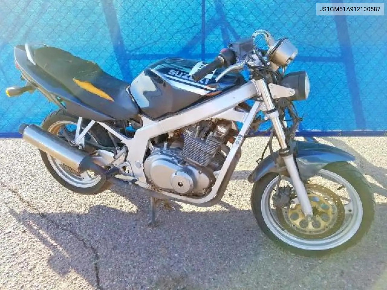 2001 Suzuki Gs500 VIN: JS1GM51A912100587 Lot: 58122356