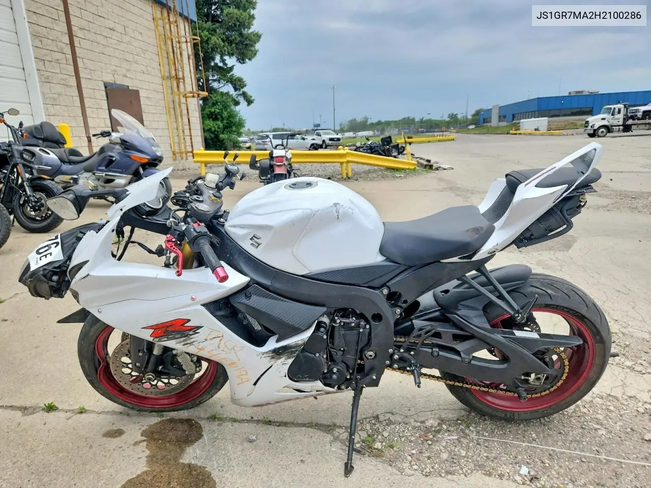 2017 Suzuki Gsx-R750 VIN: JS1GR7MA2H2100286 Lot: 56273376
