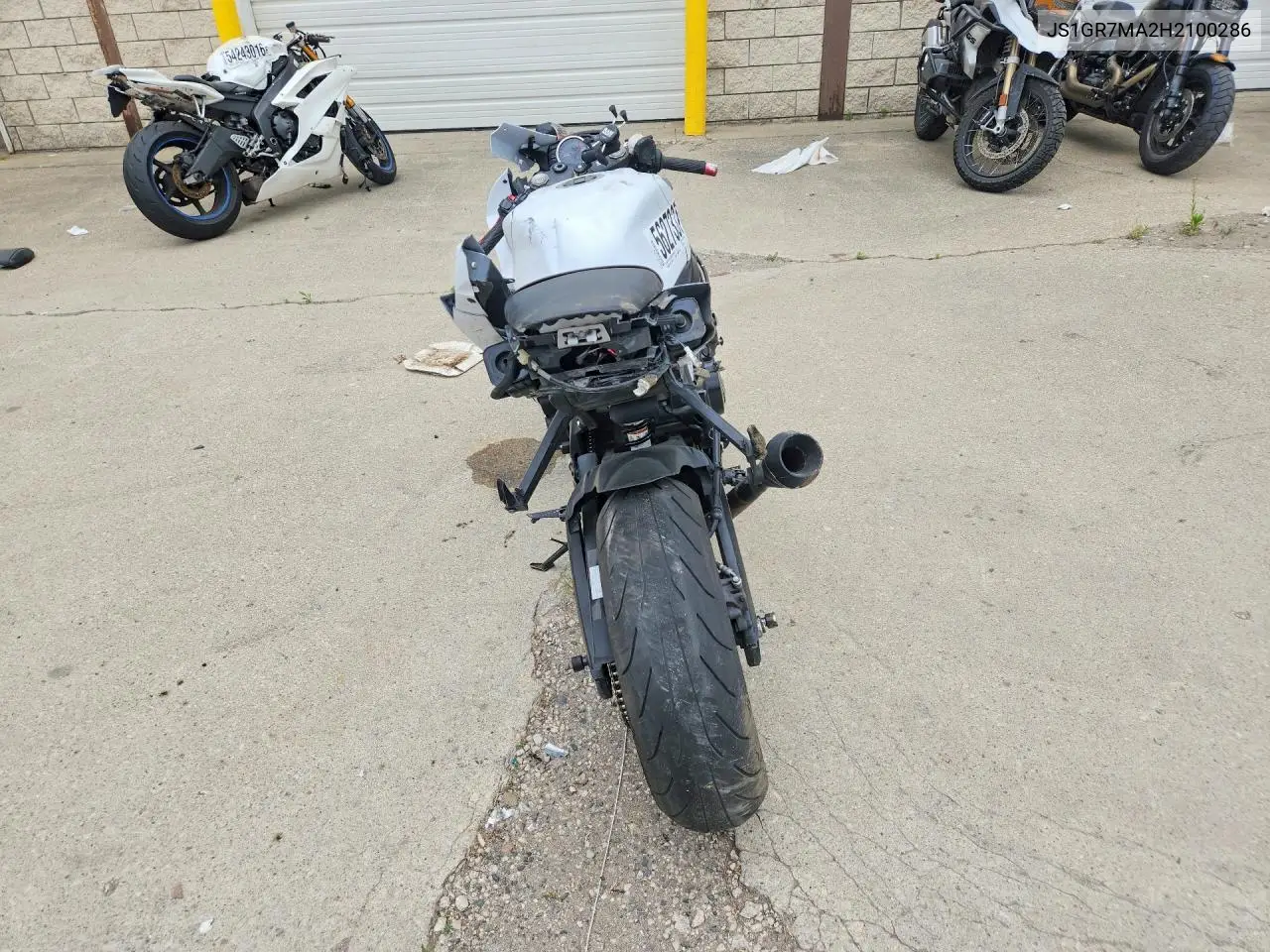 2017 Suzuki Gsx-R750 VIN: JS1GR7MA2H2100286 Lot: 56273376